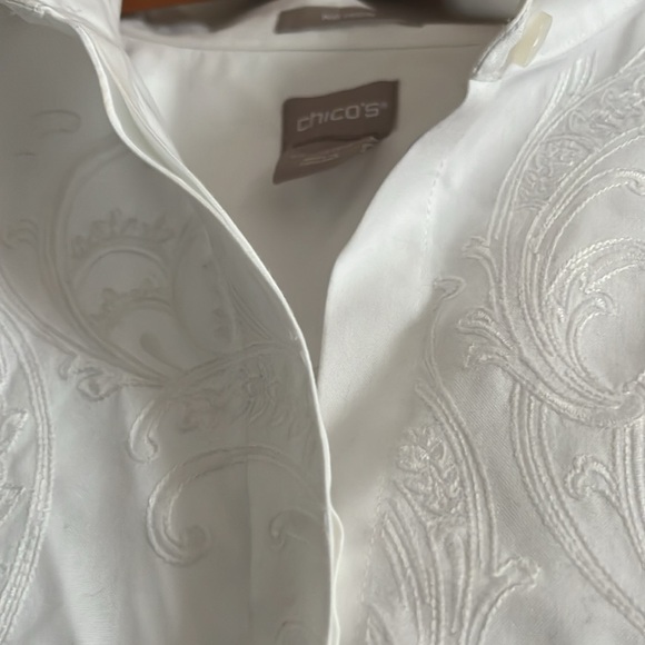 Chicos No Iron Blouse Size 2 White Cotton Button Down Shirt (2 12/14) - Picture 4 of 7